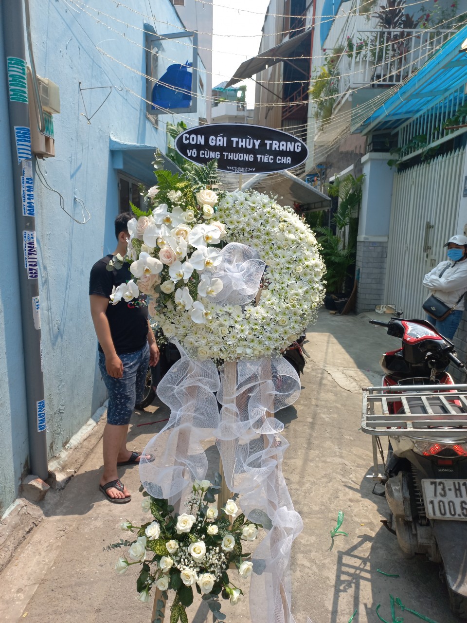 Hoa tang lễ - vòng hoa đám tang Quận 1