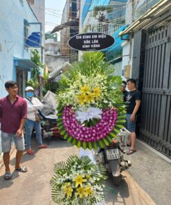 Đặt vòng hoa tang lễ Quận 3, hoa đám tang đẹp giá rẻ 6 Z3250267385722_e1474a7c3e7528623915e00cfdd413cc